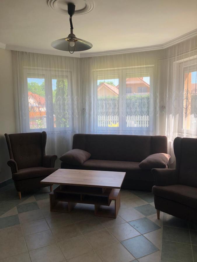 Tulipan Vendeghaz Apartment Hajduszoboszlo Exterior photo